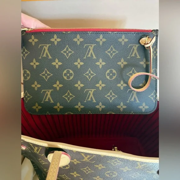 Louis Vuitton Neverfull MM Monogram Tote - Picture 4 of 10